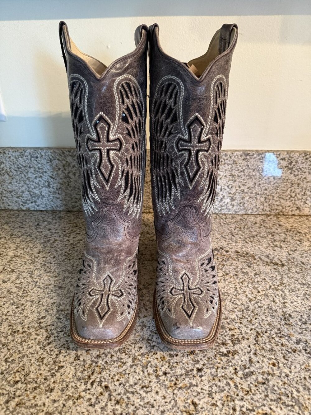 Corral Vintage boots - Women's Size 10W Winged Cross